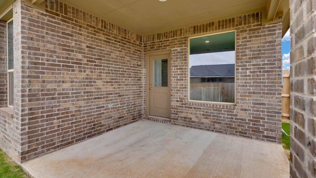 Exterior details and patio area of a home in Viridian, Lubbock (Image 3).