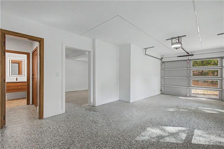 Spacious, unfurnished interior of a new home in , Atlanta (Image 28).