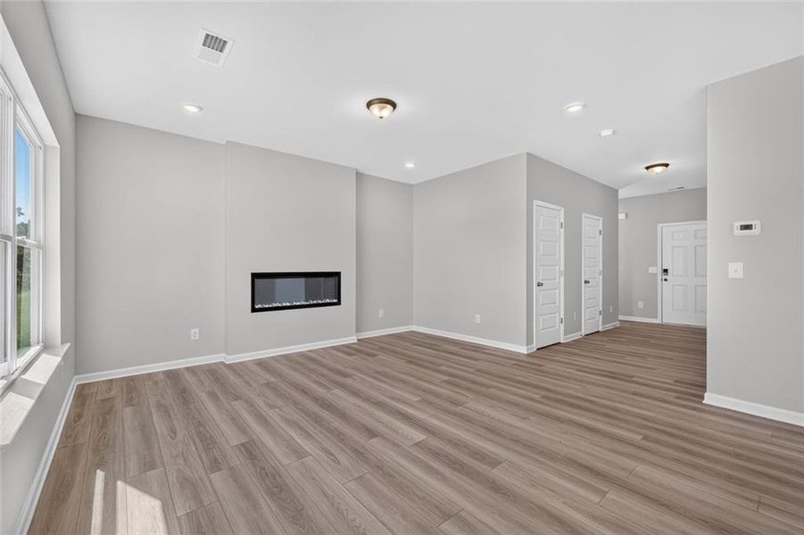 Spacious, unfurnished interior of a new home in North Haven, Rome (Image 20).
