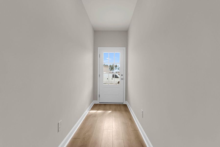 Spacious, unfurnished interior of a new home in , Summerville (Image 6).