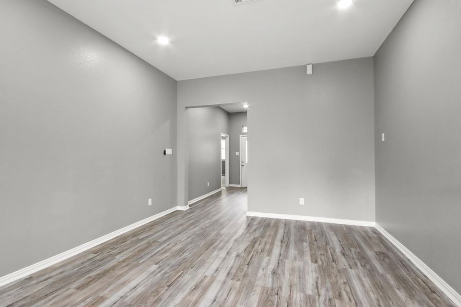 Spacious, unfurnished interior of a new home in , Houston (Image 14).