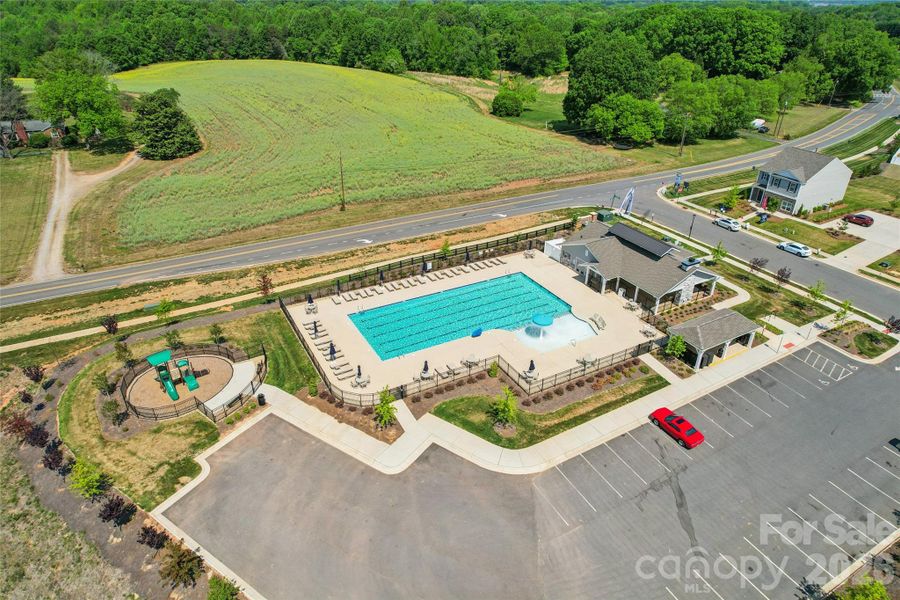 Community amenities in Wallace Springs, Statesville (Image 17).