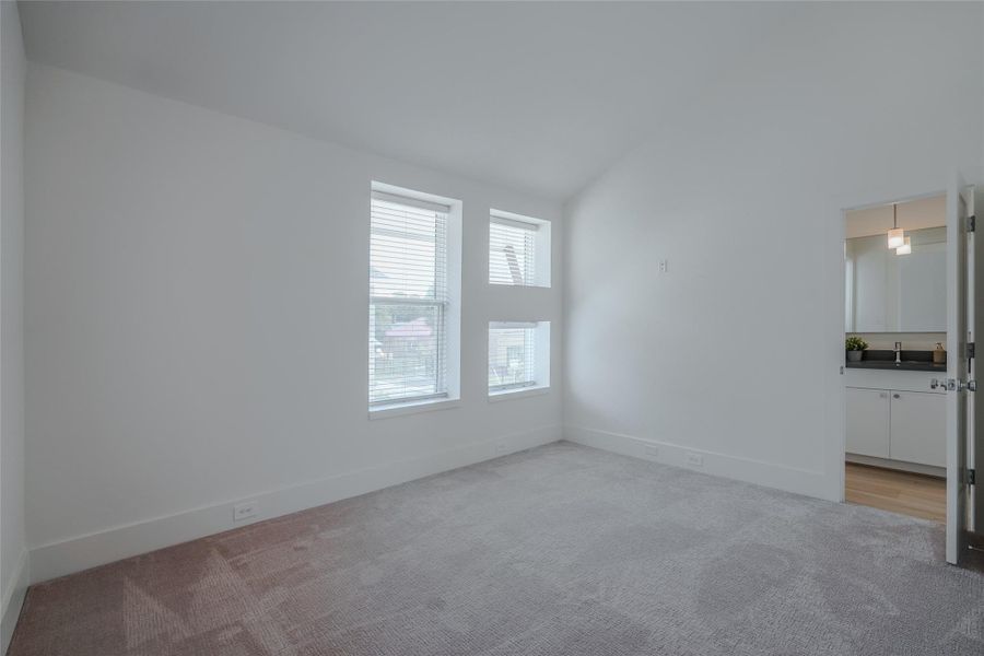 Spacious, unfurnished interior of a new home in Paul Quinn Court, Houston (Image 23).