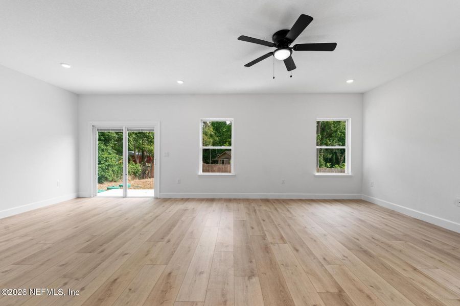 Spacious, unfurnished interior of a new home in , Jacksonville (Image 24).