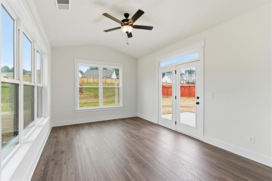 Spacious, unfurnished interior of a new home in Springside Reserve, Powder Springs (Image 22).