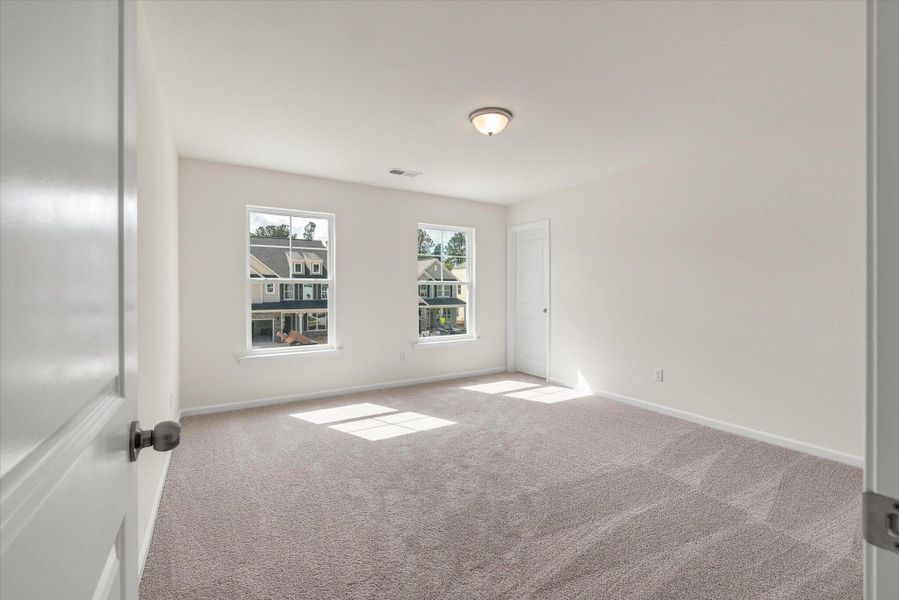 Spacious, unfurnished interior of a new home in Parker's Preserve, Ridgeville (Image 21).
