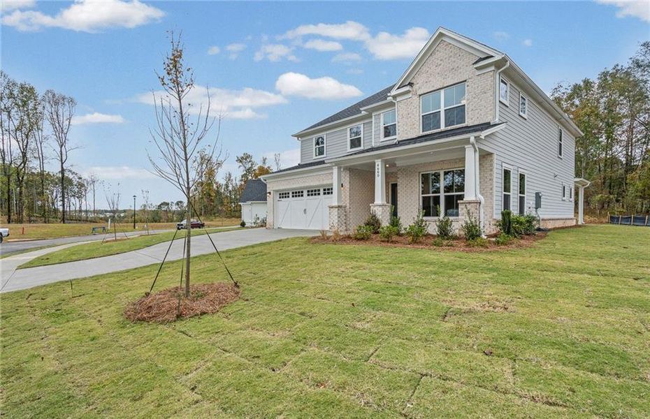 Exterior details and patio area of a home in Rose Creek, Cumming (Image 3).