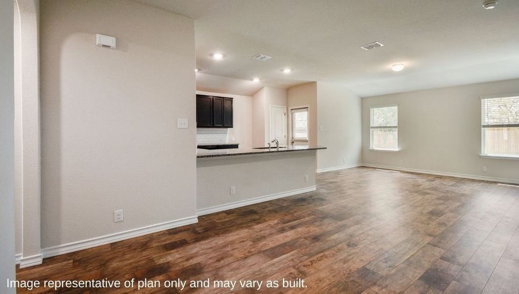 Spacious, unfurnished interior of a new home in Avenida, Converse (Image 11).