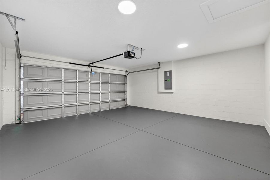 Spacious, unfurnished interior of a new home in , Ocala (Image 19).