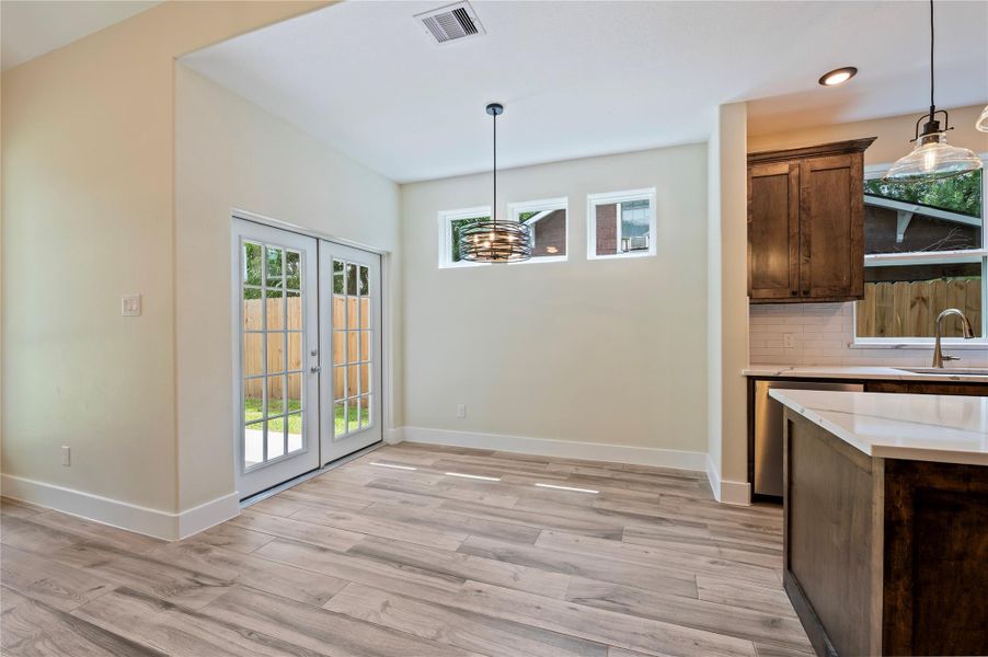 Spacious, unfurnished interior of a new home in , Alvin (Image 30).