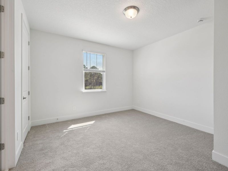 Spacious, unfurnished interior of a new home in Ridgehaven - Signature Series, Ormond Beach (Image 10).