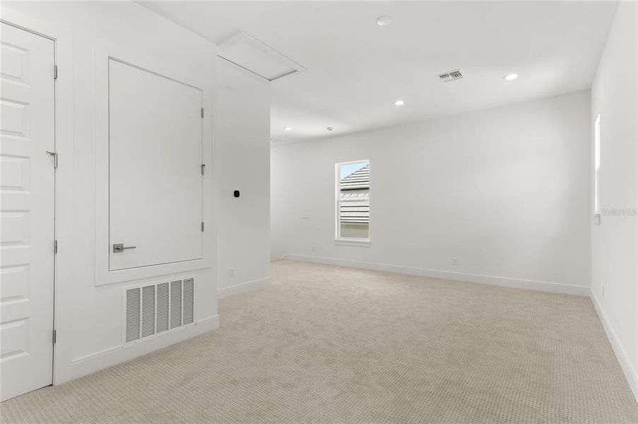 Spacious, unfurnished interior of a new home in , Sanford (Image 34).