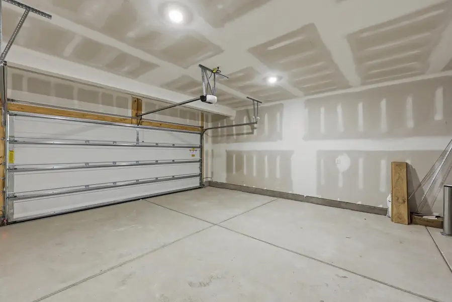 Spacious, unfurnished interior of a new home in , Charleston (Image 16).