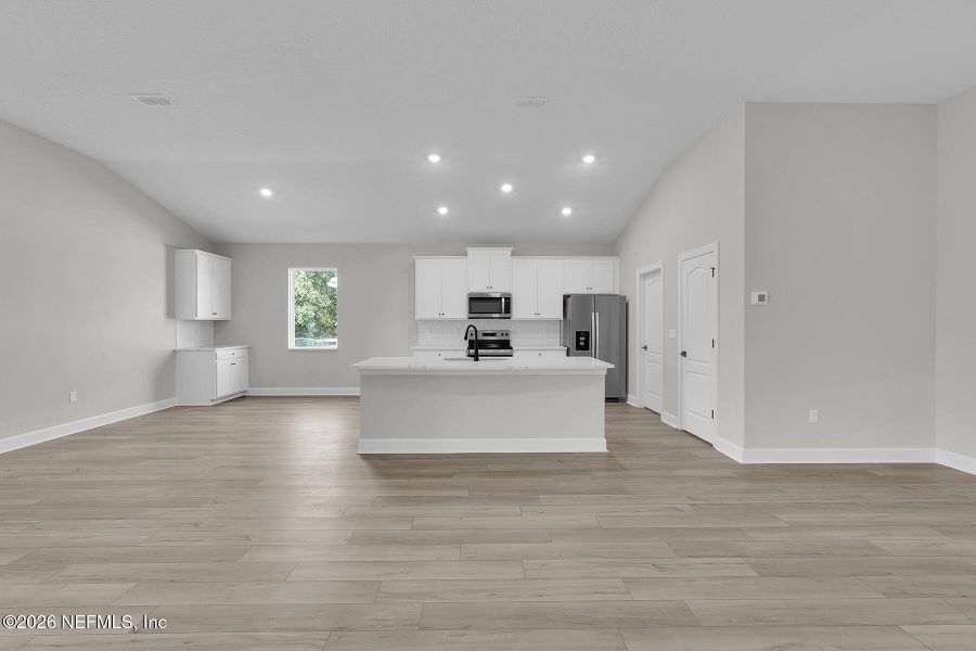 Spacious, unfurnished interior of a new home in , Jacksonville (Image 12).
