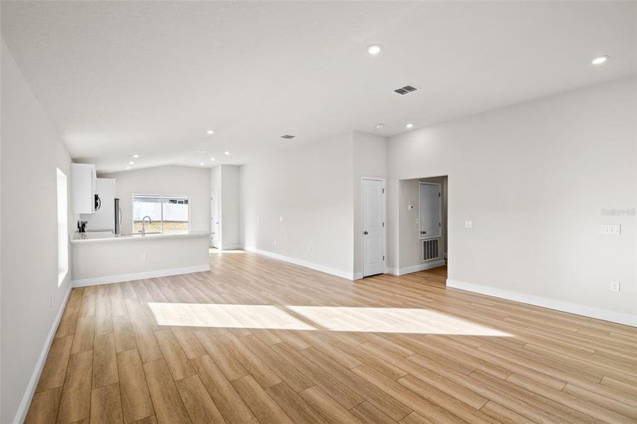 Spacious, unfurnished interior of a new home in SummerCrest, Ocala (Image 14).