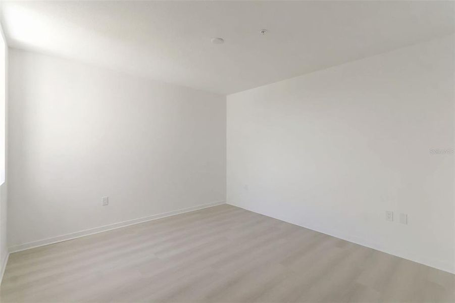 Spacious, unfurnished interior of a new home in , Orlando (Image 13).