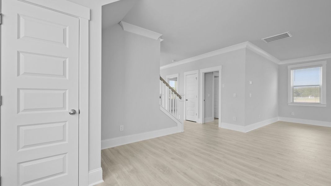 Representative unfurnished interior of a home built from the SPRUCEWOOD by D.R. Horton in Sheep Island, Summerville (Image 19).