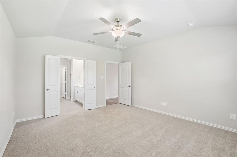 Spacious, unfurnished interior of a new home in Stella Hills, Denton (Image 29).
