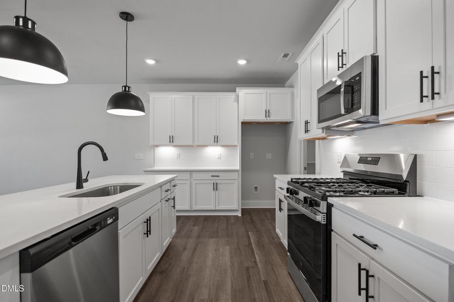 011_AP2-0309 Kitchen_5 - Medium