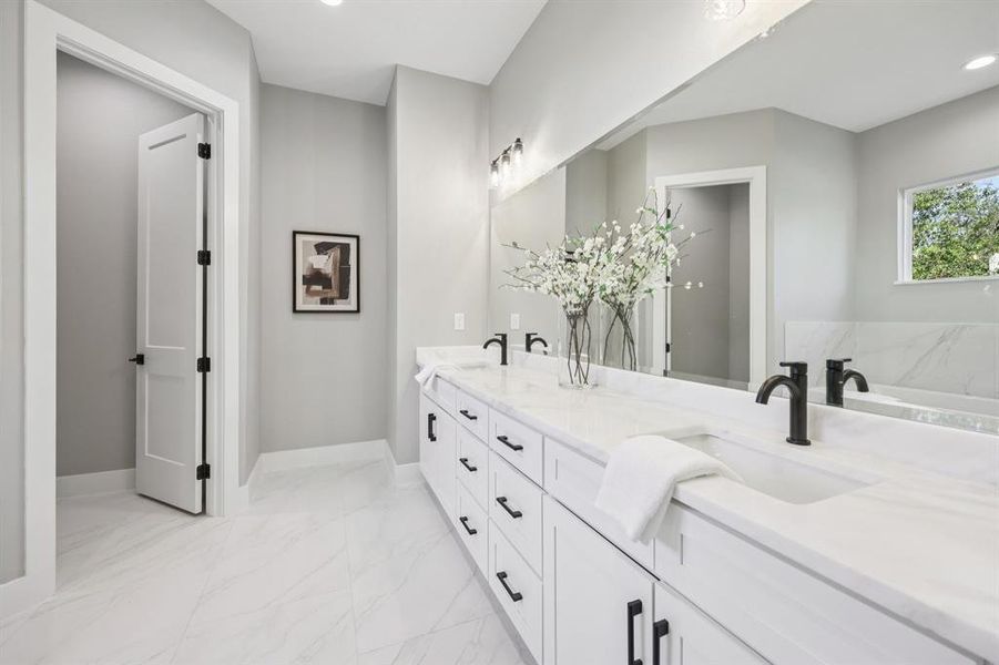 Furnished interior view inside a new home in , Grapevine (Image 10).