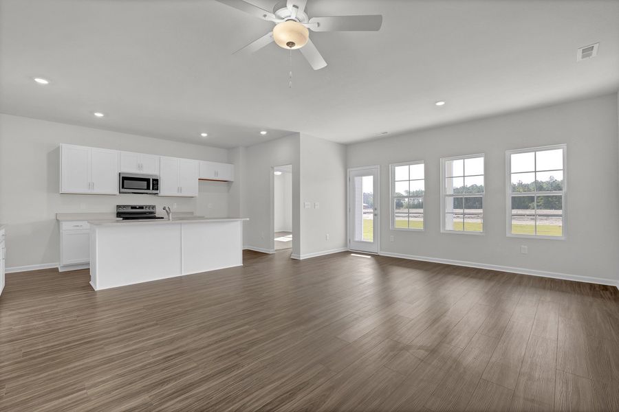 Spacious, unfurnished interior of a new home in River Tide Farms, Bolivia (Image 12).