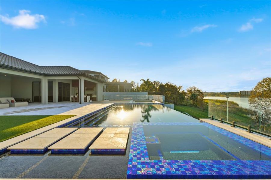 Exterior details and patio area of a home in , Montverde (Image 28).