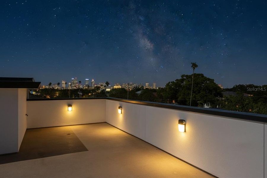 Exterior details and patio area of a home in , Tampa (Image 4).
