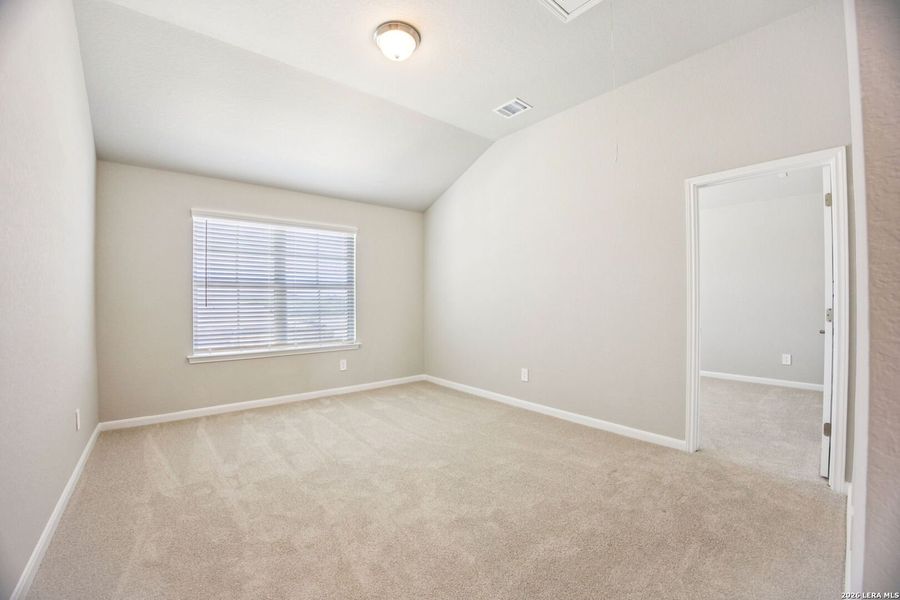 Spacious, unfurnished interior of a new home in , San Antonio (Image 39).