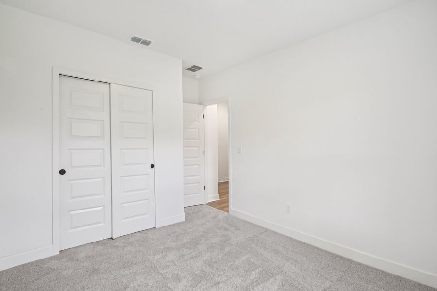 Spacious, unfurnished interior of a new home in Spring Hill, Spring Hill (Image 29).