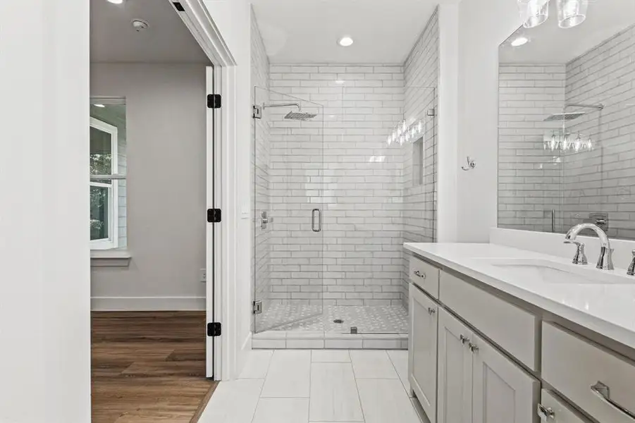 Furnished interior view inside a new home in , Denison (Image 10).