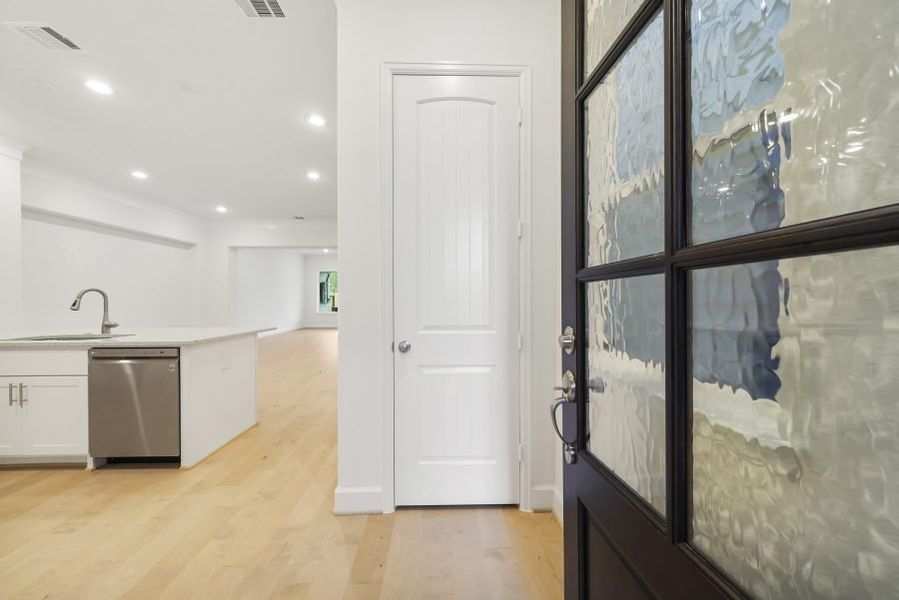 Representative furnished interior of a home built from the Geneva by Sandcastle Homes in Sunset Heights, Houston (Image 6). Representative furnished interior of a home built from the Geneva by Sandcastle Homes in Sunset Heights, Houston (Image 6).