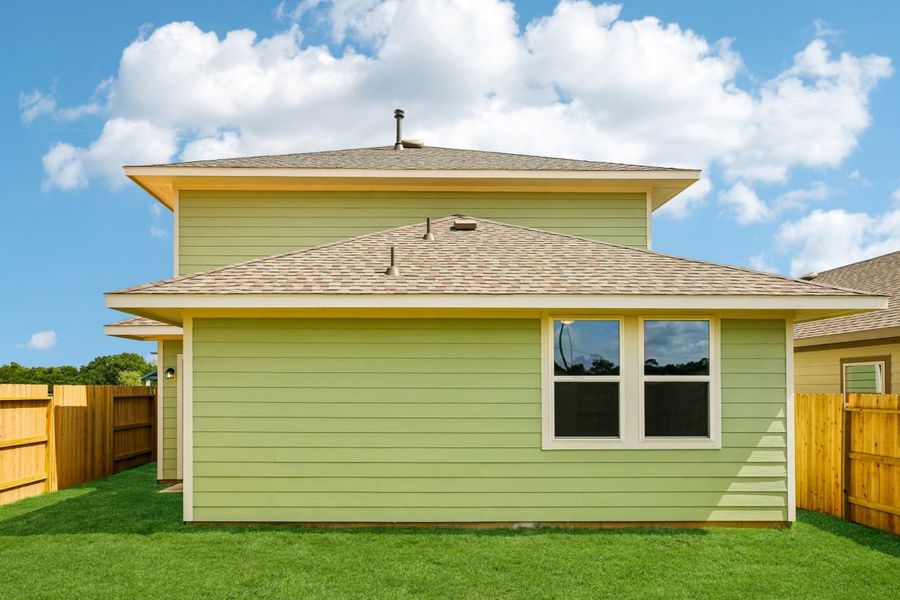 Exterior details and patio area of a home in Mustang Meadows, Waller (Image 4).