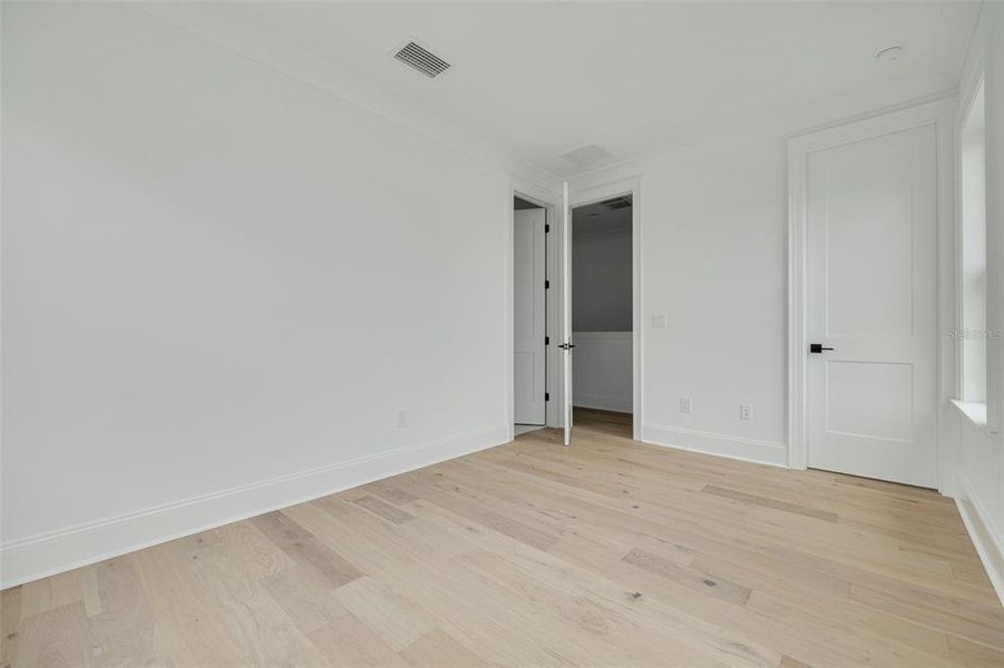 Spacious, unfurnished interior of a new home in , St. Petersburg (Image 43).