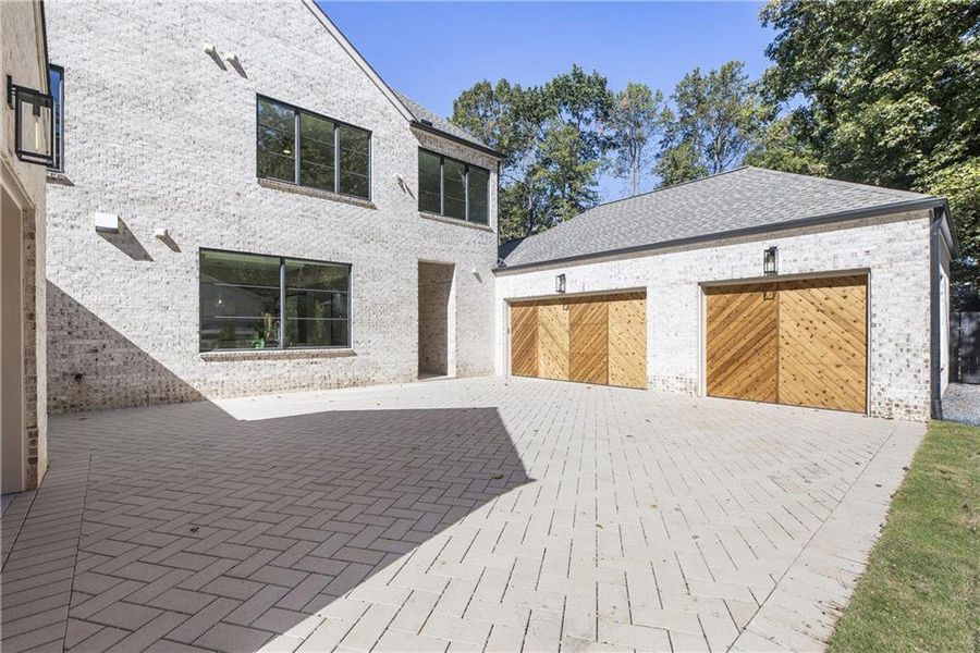 Exterior details and patio area of a home in , Alpharetta (Image 35).