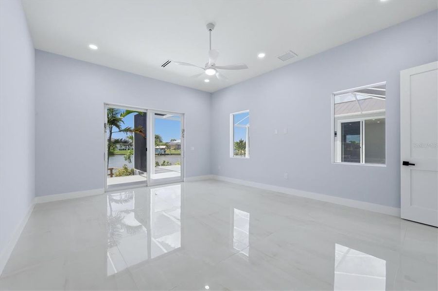 Spacious, unfurnished interior of a new home in , Port Charlotte (Image 16).