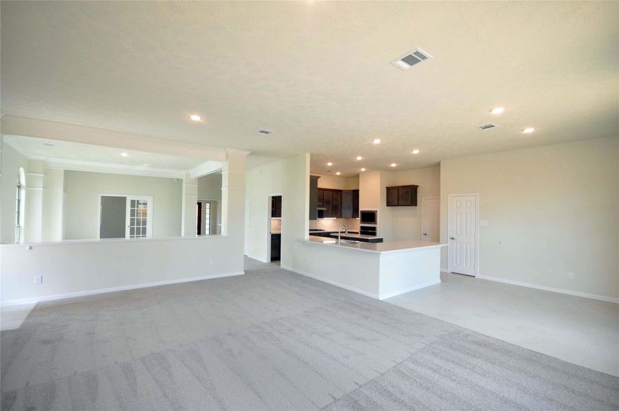 Spacious, unfurnished interior of a new home in Pedregal, League City (Image 27).