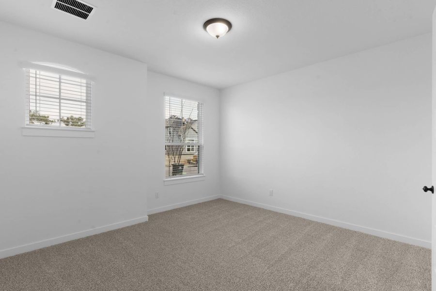 Spacious, unfurnished interior of a new home in Highland Village, Georgetown (Image 8).