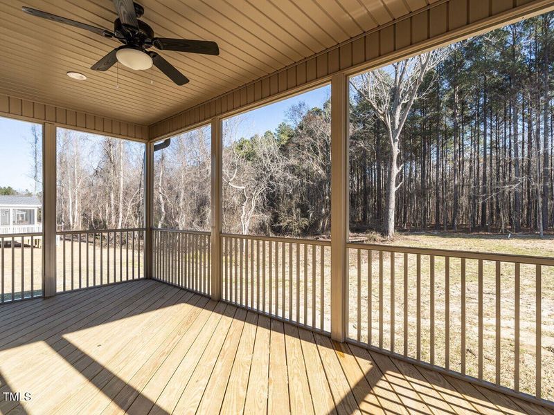 026-1280x960-screened-porch