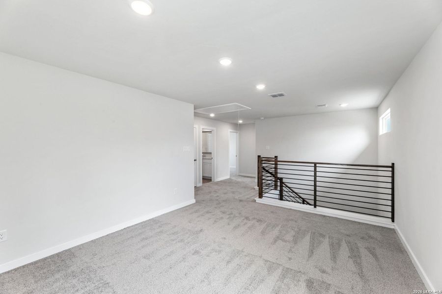 Spacious, unfurnished interior of a new home in Hunter's Ranch, San Antonio (Image 7).