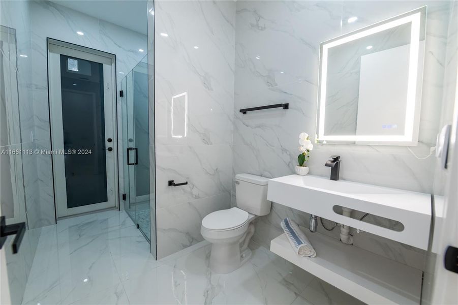 Furnished interior view inside a new home in , Cape Coral (Image 17).