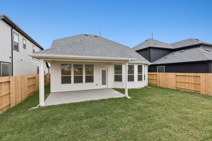 Exterior details and patio area of a home in Mavera, Conroe (Image 4).