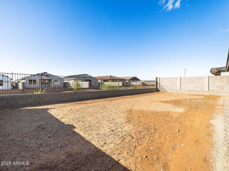 No Shared Fence Behind! No Shared Fence Behind!