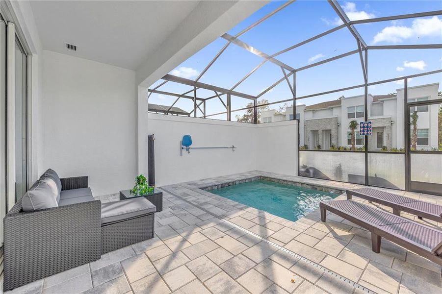 Exterior details and patio area of a home in , Clermont (Image 22).