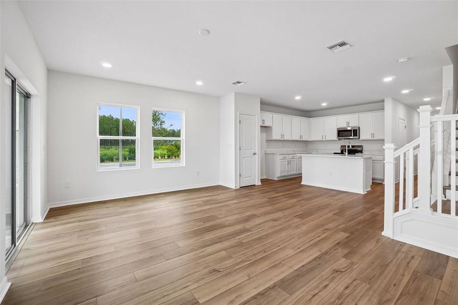 Spacious, unfurnished interior of a new home in Twin Oaks, Zephyrhills (Image 25).