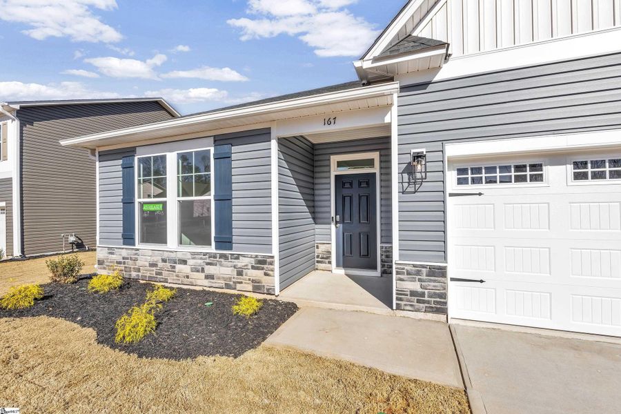 Exterior details and patio area of a home in Lynbrook, Boiling Springs (Image 17).