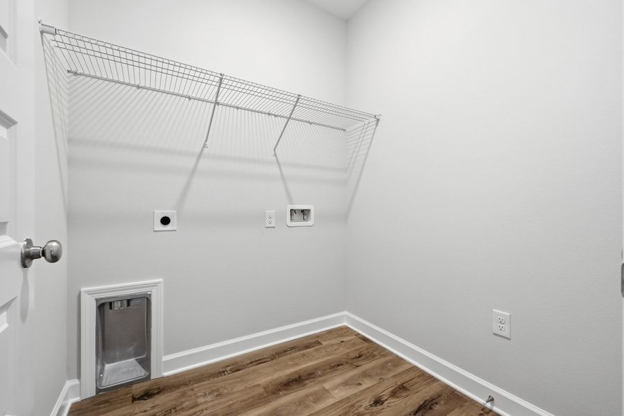 Spacious, unfurnished interior of a new home in McCarthy Estates, Defuniak Springs (Image 27).