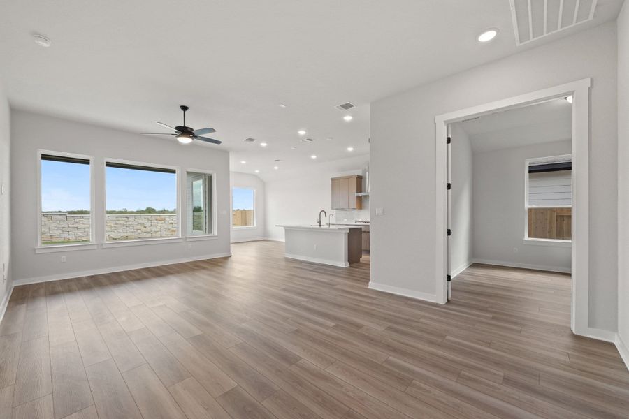 Spacious, unfurnished interior of a new home in Lagos Reserve, Manor (Image 21).