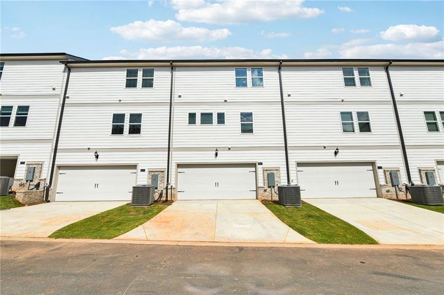 Exterior details and patio area of a home in , Lawrenceville (Image 4).