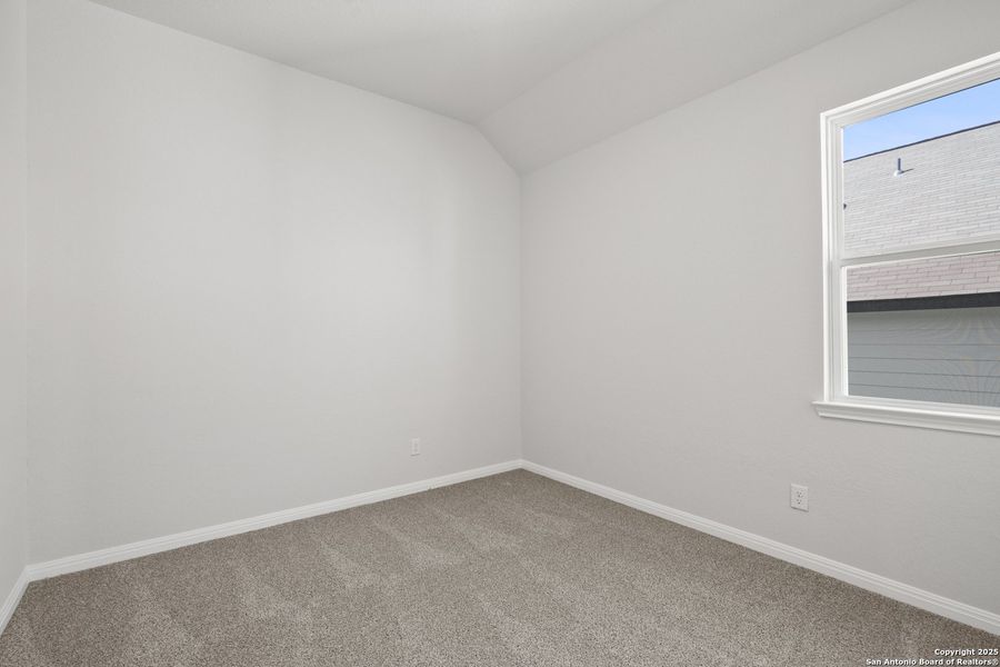 Spacious, unfurnished interior of a new home in Hunters Ranch, San Antonio (Image 30).