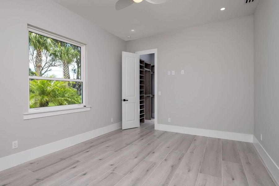 Spacious, unfurnished interior of a new home in , Port St. Lucie (Image 17).